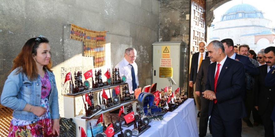 Sivas’ta Geleneksel El Sanatları Sergisi açıldı