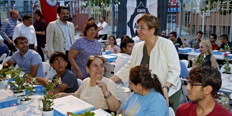 Başkan Pekdaş, “İzmirlilik ruhunu yükseltelim”