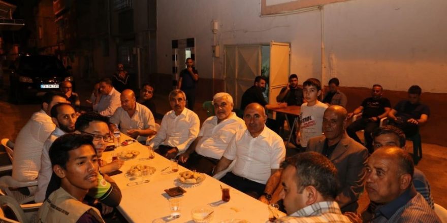 AK Partililer sahura kadar seçim çalışması yapıyor