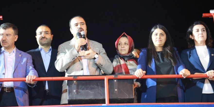 Çiftçi Karaköprü’de seçim bürosunun açılışını yaptı