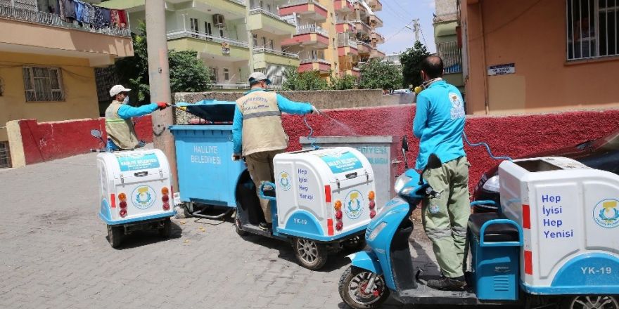 Haliliye’de bisikletli ilaçlama timi çalışmalarını sürdürüyor