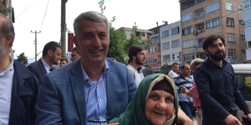 AK Parti Trabzon Milletvekili adayı Koç, seçim çalışmalarını Araklı ilçesinde sürdürdü