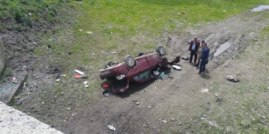 Göle’de otomobil şarampole devrildi: 1 ölü, 2 yaralı