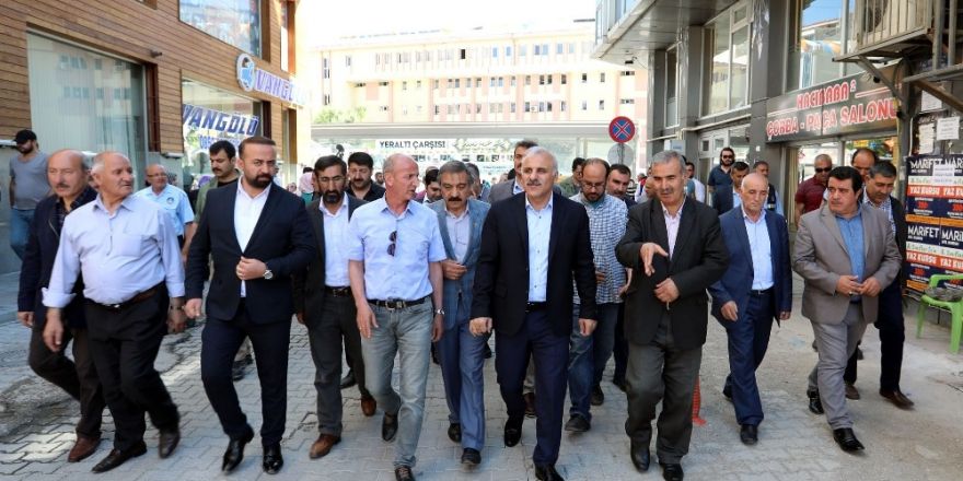 Vali Zorluoğlu’ndan Rus Pazarı esnafına geçmiş olsun ziyareti