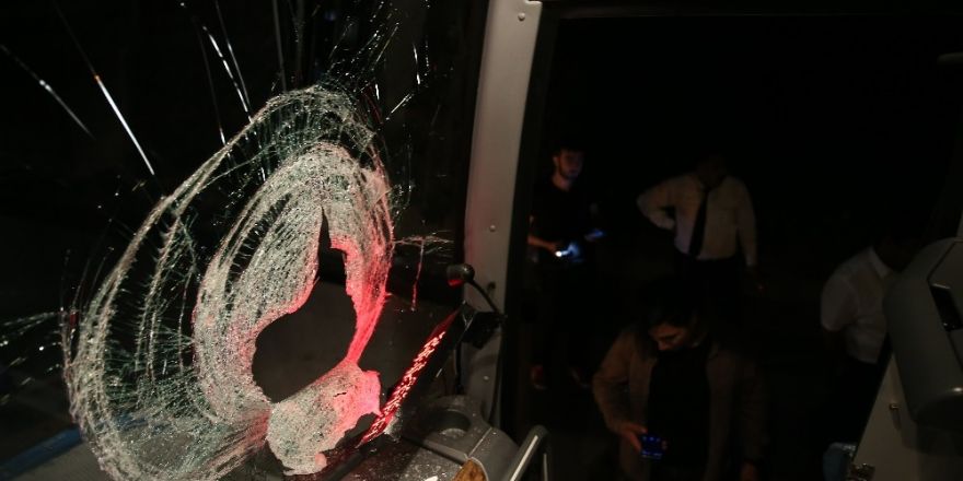 Yolcu otobüsüne taşlı saldırı