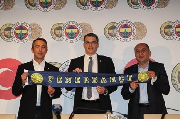 Fenerbahçe'de Comolli sözleşmeyi imzaladı