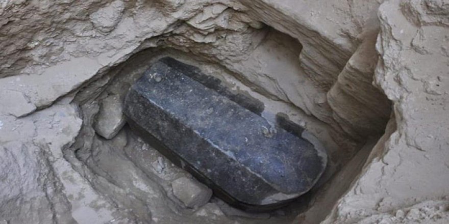 İnşaat için temel kazacaklardı, 2 bin yıllık lahit buldular