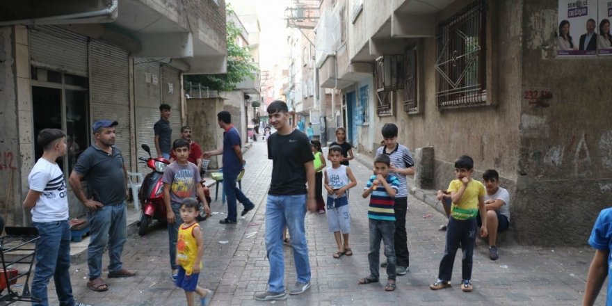 4 çocuğu taciz ettiği ileri sürülen şahsa mahalle dayağı