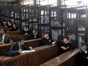 Mısır'da darbe karşıtı 529 kişiye idam cezası - Gösterici öldürene beraat
