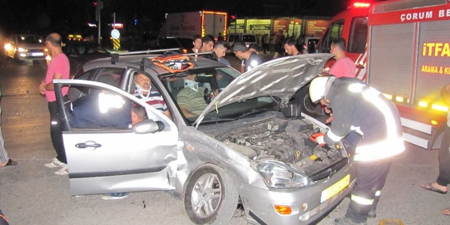 Otomobiller çarpıştı: 5 yaralı