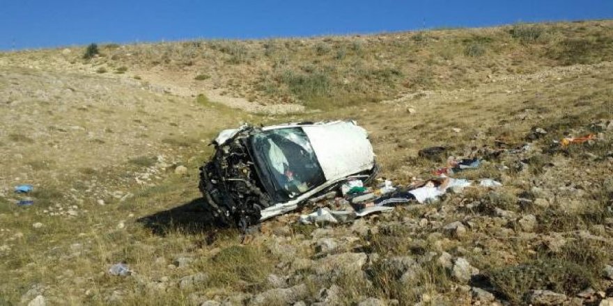 Otomobil şarampole yuvarlandı: 1 ölü, 4 yaralı