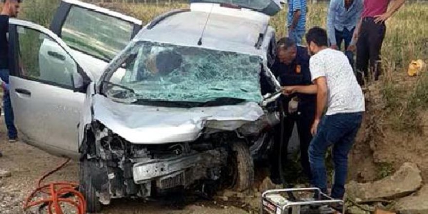 Ankara'da iki otomobil çarpıştı: 3 ölü, 3 yaralı