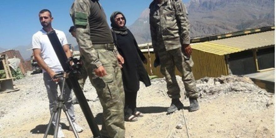 Aileleri şehitlerin görev yaptığı birlikleri ziyaret etti