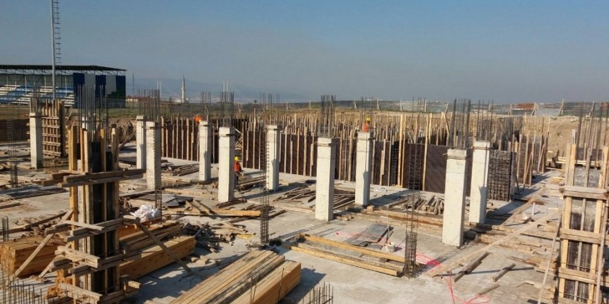 Dilovası yarı olimpik yüzme havuzu yükseliyor