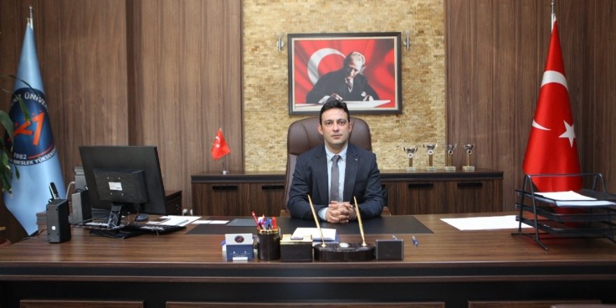 Akdeniz Üniversitesi (AÜ) Sosyal Bilimler Meslek Yüksek Okulu Müdürü Doç. Dr. Doğan Narinç: