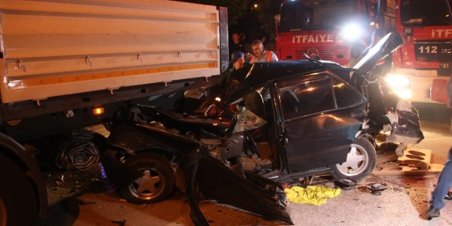 Hurdaya dönen araçtan sağ çıktı