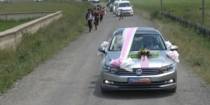 Bahşiş almak isteyen çocuklar canlarını hiçe sayıyor