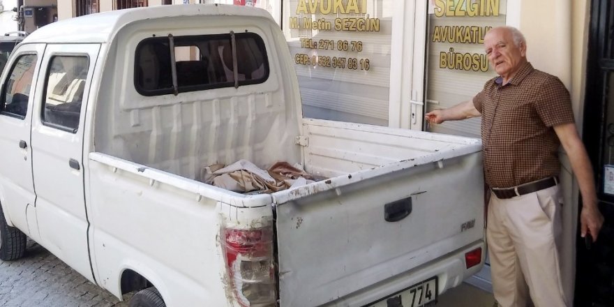 Mudanya’da kaldırımsız cadde ve sokaklarda vatandaşlar dükkân ve evlerine giremiyor