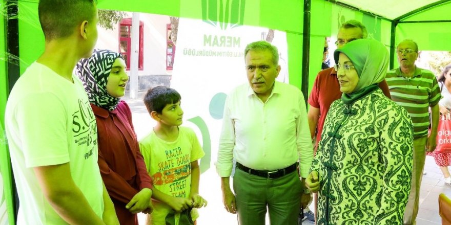 Meram Belediyesi tercih merkeziyle öğrencilerin yanında