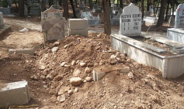 Cenazeler karıştı, mezar kazılıp hata düzeltildi
