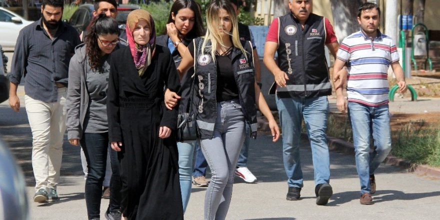 Ankara Emniyeti'ndeki FETÖ'cü polis eşlerinin ablası Adana'da yakalandı ile ilgili görsel sonucu