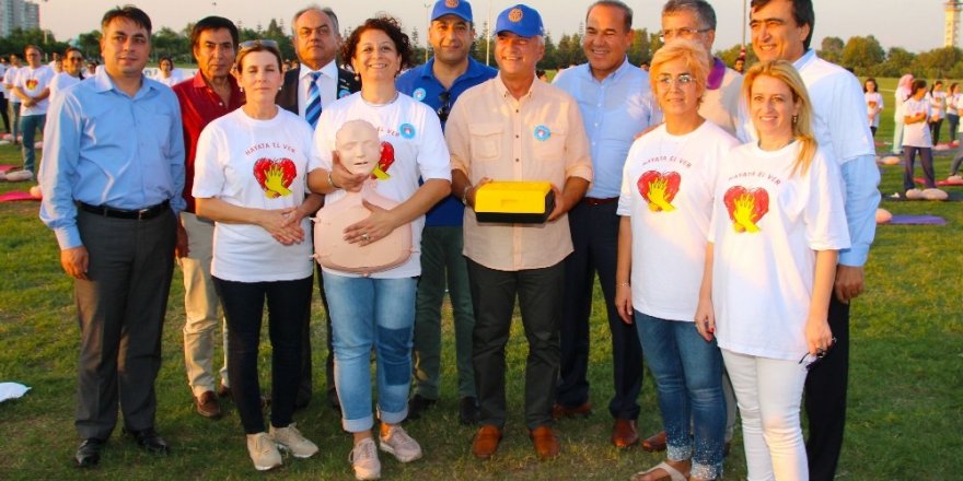 Adana "Hayata El Ver"di