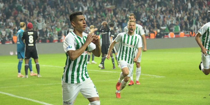 Hurtado kulübede bekleyecek