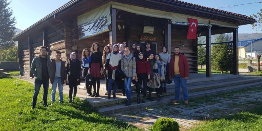 Gençler tarihi ve turistik yerleri gezdi
