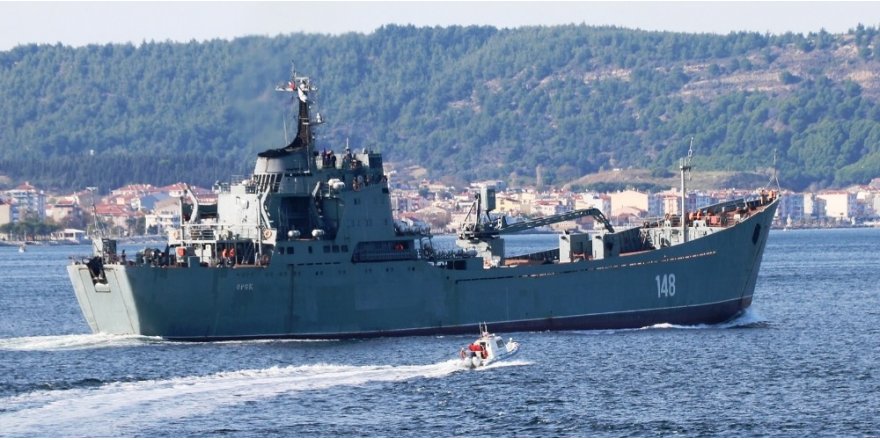 Rus Savaş Gemisi Çanakkale Boğazı’ndan geçti