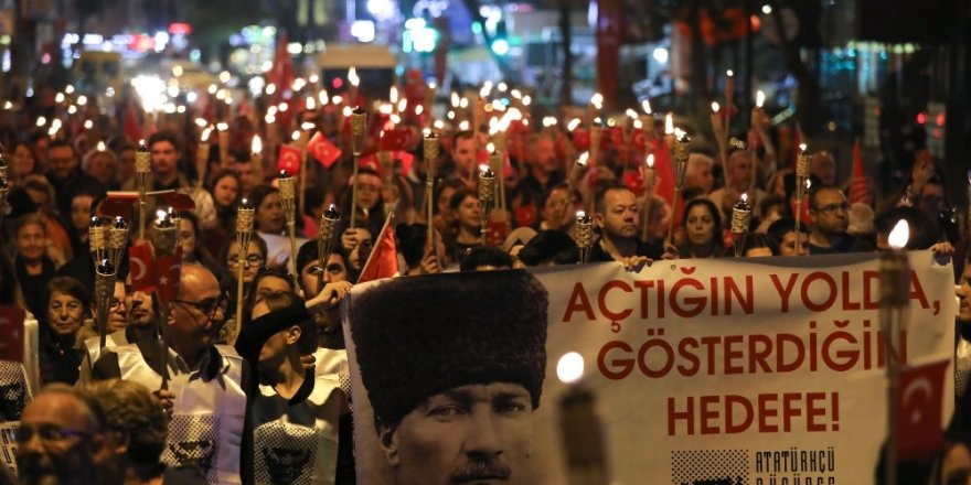 İzmir’in ilçelerinde cumhuriyetin 95. yıl gururu