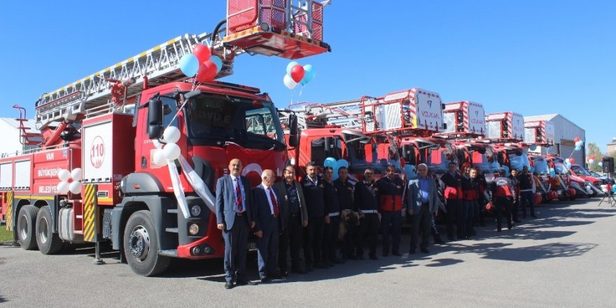 Van’da itfaiyenin yeni araçları tanıtıldı