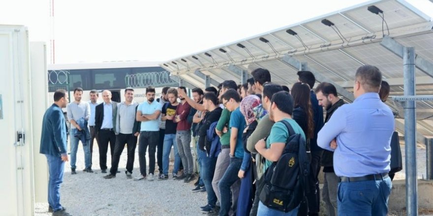 KMÜ Mühendislik Fakültesi öğrencileri güneş santralini inceledi