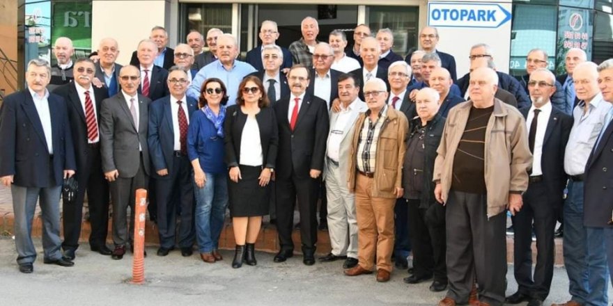 Lise arkadaşları yıllar sonra buluştu