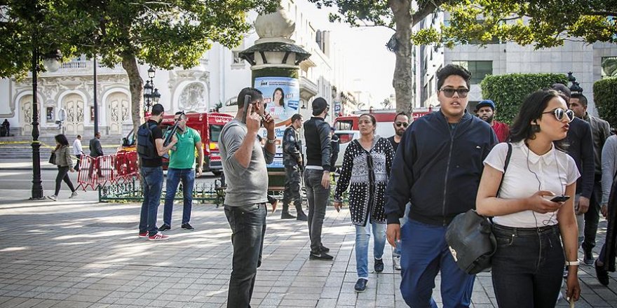 Tunus'ta bir kadın üzerindeki bombayı infilak ettirdi