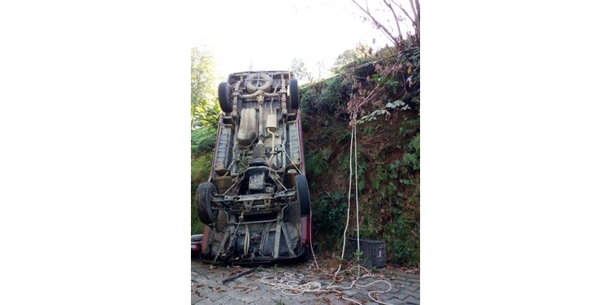 Rize’de minibüs takla attı: 2 yaralı