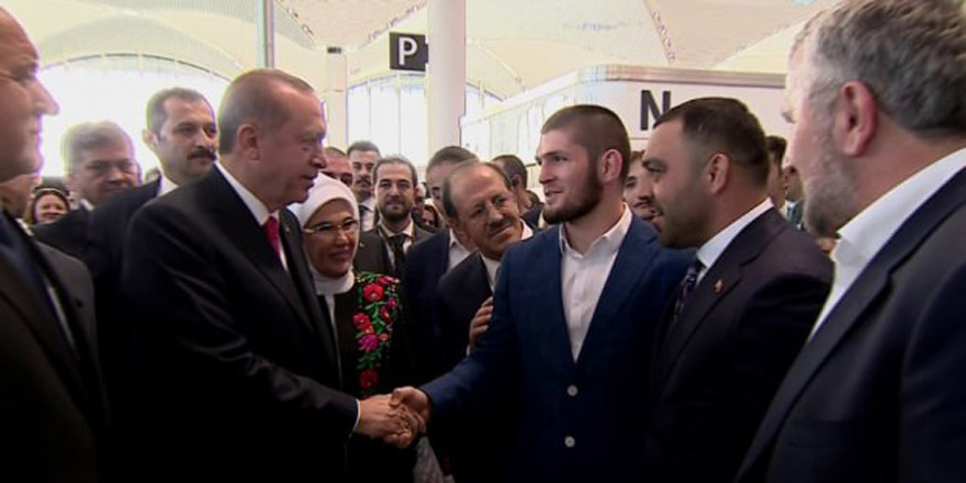 Şampiyon dövüşçü Yeni Havalimanı açılışına katıldı