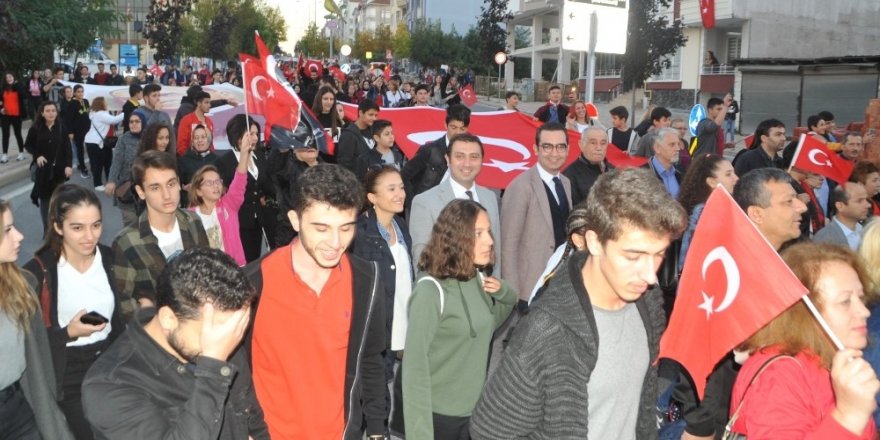 Bafra’da Cumhuriyet Yürüyüşü