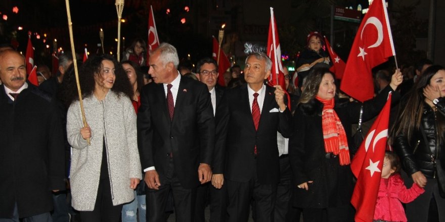Isparta’daki Fener Alayı’nda Belediye Başkan Yardımcısı ‘Andımız’ı okuttu