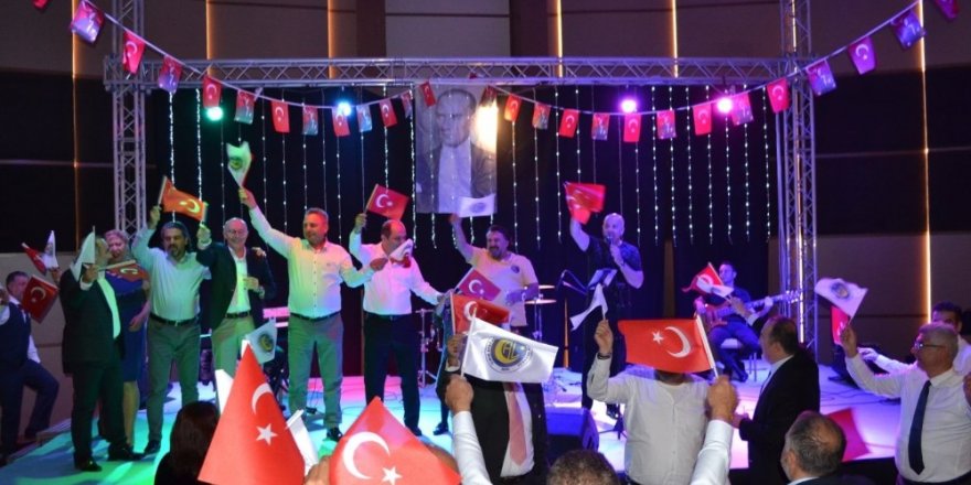 Atatürk Lisesi mezunları, Cumhuriyet Balosu’nda buluştu