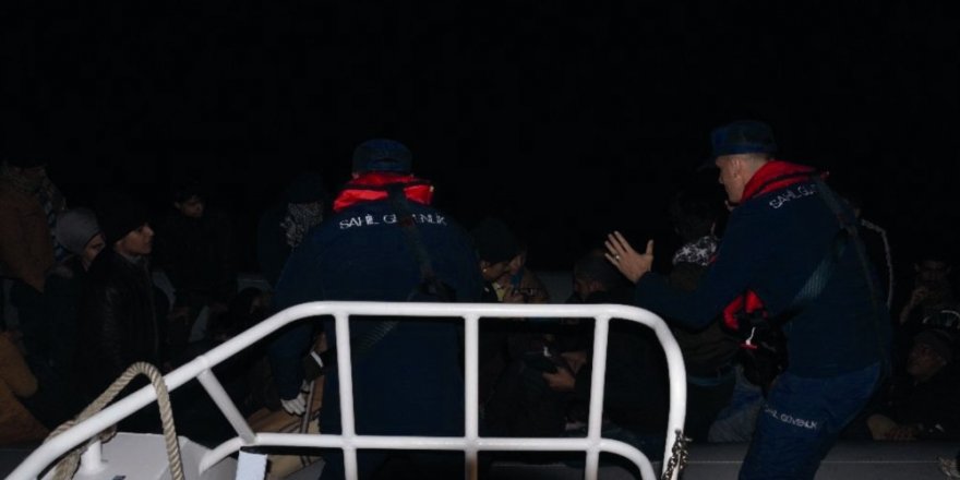 Kuşadası Körfezi’nde 17’si çocuk 37 kaçak göçmen yakalandı