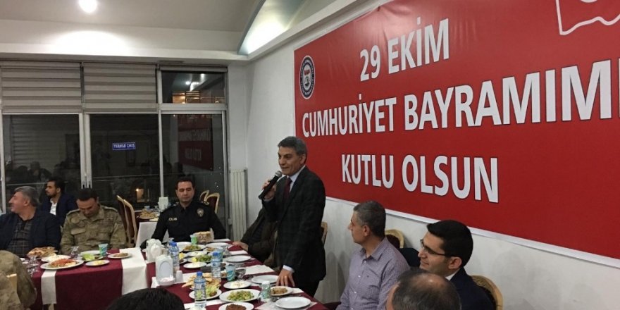 Kaymakam Özkan, güvenlik güçlerini yemekte ağırladı