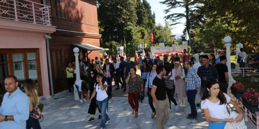 Yürüyen Köşk rekor kırdı