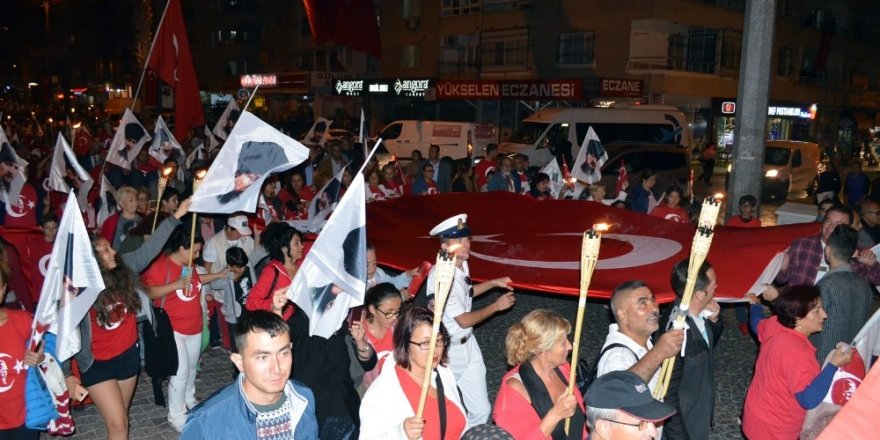 Didim’de 29 Ekim fener alayı düzenlendi