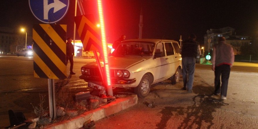 2 Otomobil çarpıştı: 2 yaralı