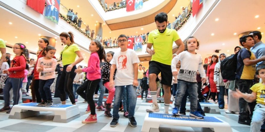 Adana’da 29 Ekim coşkusu Optimum’da yaşandı