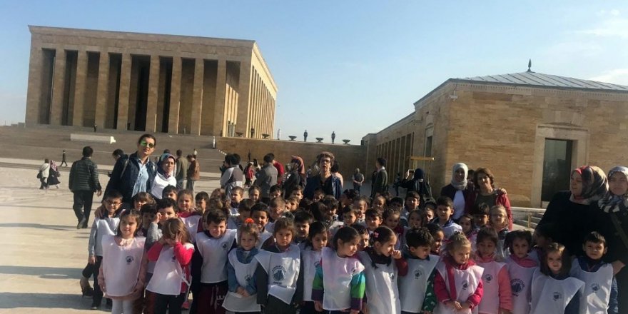 Kreş öğrencilerinden Cumhuriyet Bayramı’nda Ata’ya ziyaret