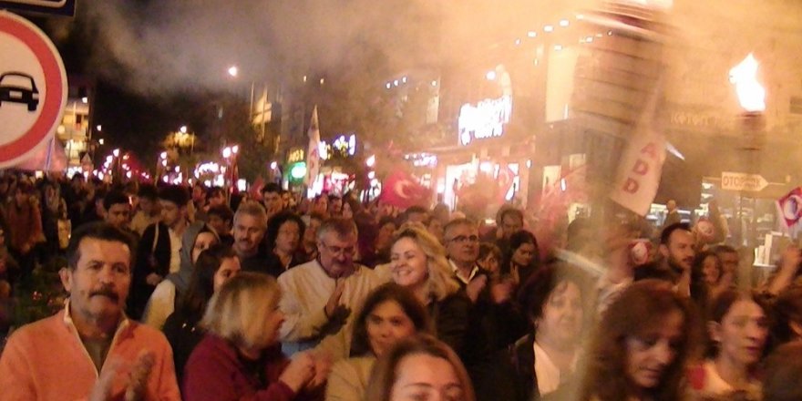Çaycumalılar Cumhuriyet yürüyüşü yaptı