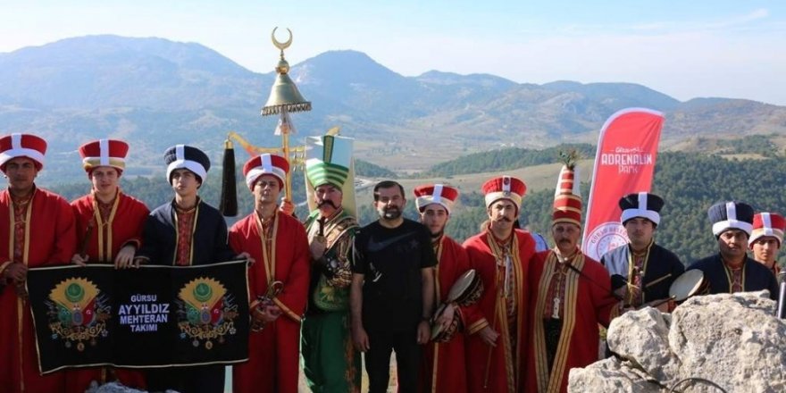 Türk bayrağı zirvede dalgalandı
