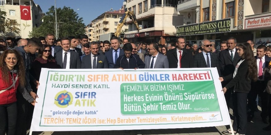 Yürüyüş yolunda çevre temizliği