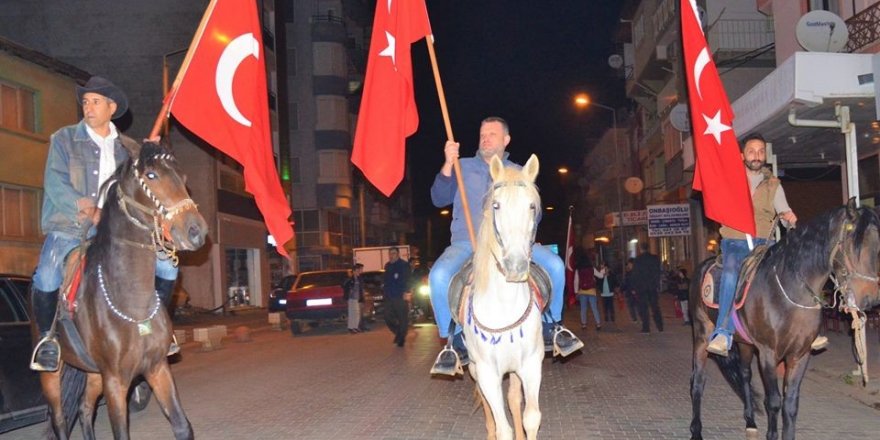 Karacasu’da atlı fener alayı